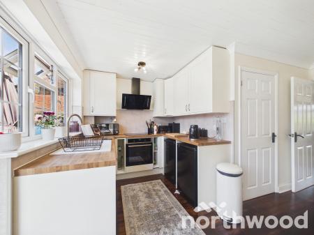 4 bedroom Semi-detached house for sale in The Street, Great Chart, TN23