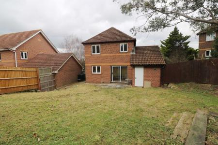 3 bedroom Detached house to let in Strouts Road, Singleton, Ashford, TN23