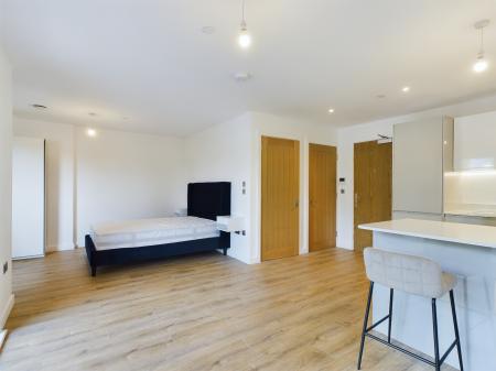 1 bedroom Flat to let in Pyramid House, Ashford, TN23