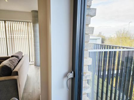 2 bedroom Flat to let in Cantia Place, Ashford, TN23
