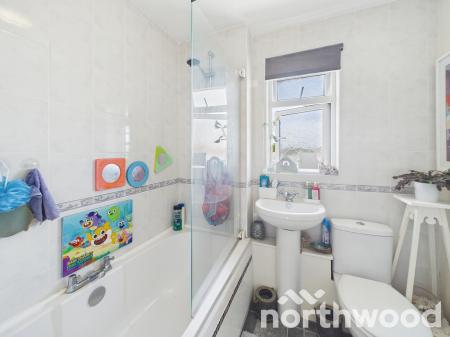 3 bedroom Link detached house for sale in The Paddock, Singleton, Ashford, TN23