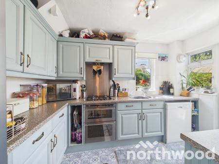 3 bedroom Link detached house for sale in The Paddock, Singleton, Ashford, TN23