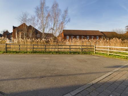 3 bedroom Terraced House to let in Garton Way, Singleton, Ashford, TN23