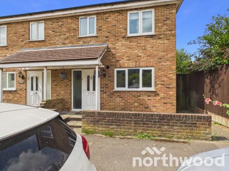 3 bedroom Semi-detached house to let in Chichester Close, Ashford, Ashford, TN23