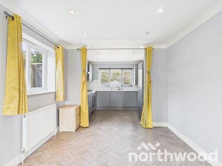 3 bedroom Semi-detached house to let in Chichester Close, Ashford, Ashford, TN23