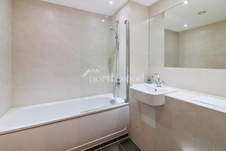 2 bedroom Flat to let in The Panorama, Town Centre, Ashford, TN24