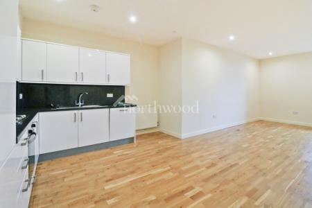 2 bedroom Flat to let in The Panorama, Town Centre, Ashford, TN24