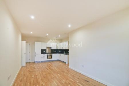 2 bedroom Flat to let in The Panorama, Town Centre, Ashford, TN24