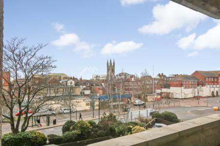 2 bedroom Flat to let in The Panorama, Town Centre, Ashford, TN24
