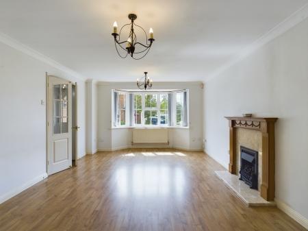 4 bedroom Detached house to let in James Allchin Gardens, Kennington, Ashford, TN24