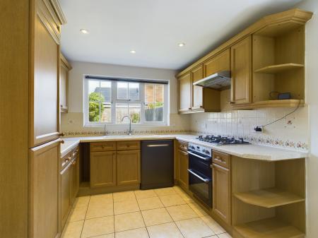4 bedroom Detached house to let in James Allchin Gardens, Kennington, Ashford, TN24