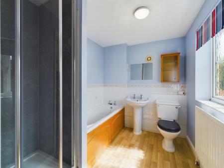 4 bedroom Detached house to let in James Allchin Gardens, Kennington, Ashford, TN24