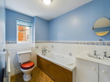 4 bedroom Detached house to let in James Allchin Gardens, Kennington, Ashford, TN24