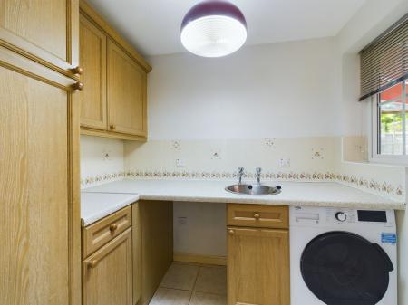 4 bedroom Detached house to let in James Allchin Gardens, Kennington, Ashford, TN24