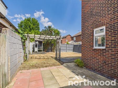 1 bedroom Semi-detached house to let in Essella Park, Ashford, Ashford, TN24