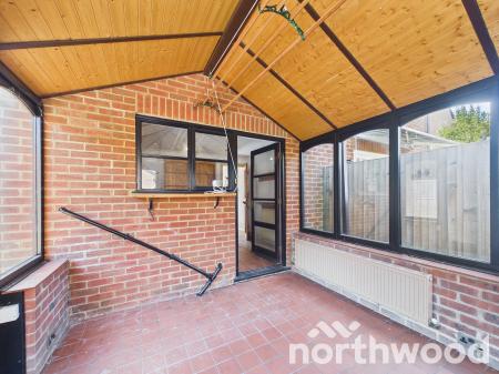 2 bedroom Semi-detached house for sale in Dragonfly Close, Singleton, Ashford, TN23