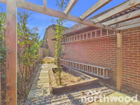 2 bedroom Semi-detached house for sale in Dragonfly Close, Singleton, Ashford, TN23
