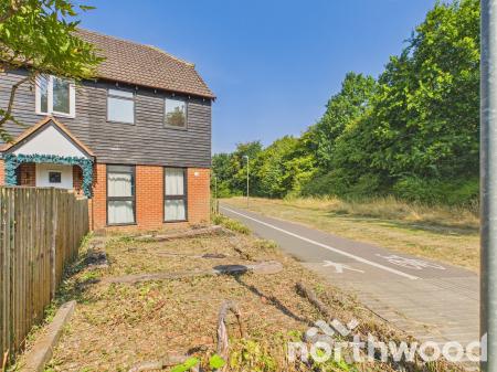 2 bedroom Semi-detached house for sale in Dragonfly Close, Singleton, Ashford, TN23