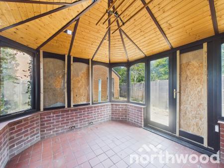 2 bedroom Semi-detached house for sale in Dragonfly Close, Singleton, Ashford, TN23