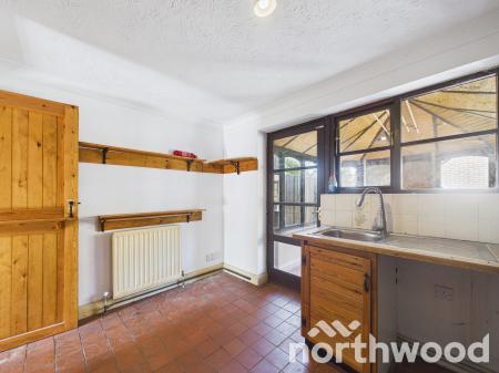 2 bedroom Semi-detached house for sale in Dragonfly Close, Singleton, Ashford, TN23