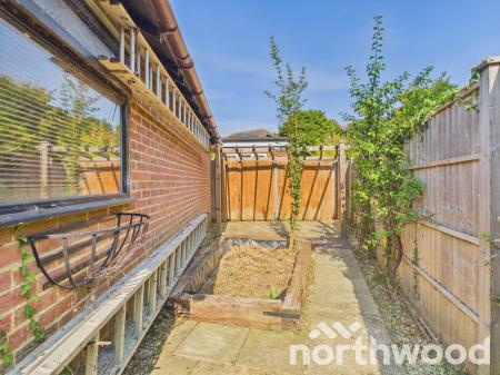 2 bedroom Semi-detached house for sale in Dragonfly Close, Singleton, Ashford, TN23