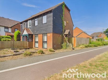 2 bedroom Semi-detached house for sale in Dragonfly Close, Singleton, Ashford, TN23