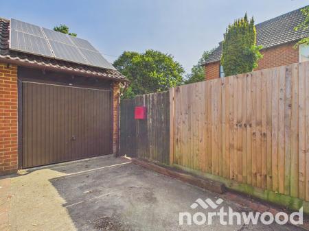2 bedroom Semi-detached house for sale in Dragonfly Close, Singleton, Ashford, TN23