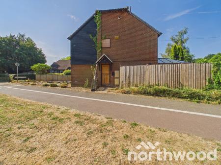 2 bedroom Semi-detached house for sale in Dragonfly Close, Singleton, Ashford, TN23
