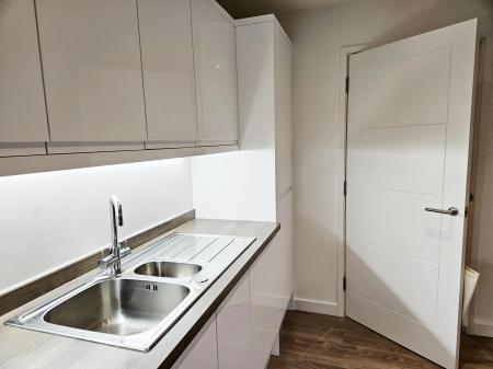 2 bedroom Flat to let in Hampton Place, Ashford, Ashford, TN23
