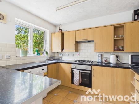 3 bedroom Terraced House to let in Corner Field, Park Farm, Ashford, TN23