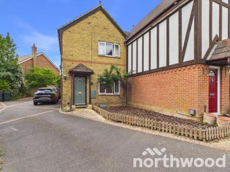 3 bedroom Terraced House to let in Corner Field, Park Farm, Ashford, TN23