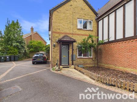 3 bedroom Terraced House to let in Corner Field, Park Farm, Ashford, TN23