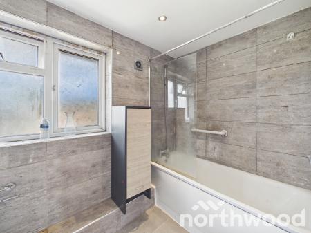 3 bedroom Semi-detached house for sale in Cade Road, Ashford, Ashford, TN23