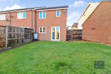 3 bedroom Terraced House to let in Colemans Close, Chartfields, Ashford, TN23