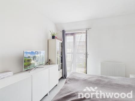 2 bedroom Flat to let in Finn Farm Road, Kingsnorth, Ashford, TN25