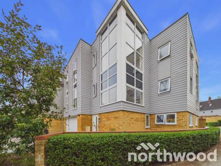 4 bedroom Detached house for sale in Campion Close, Ashford, TN25
