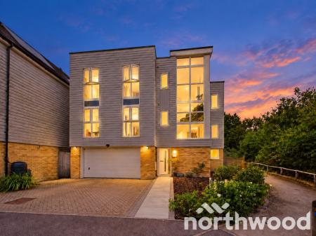 4 bedroom Detached house for sale in Campion Close, Ashford, TN25