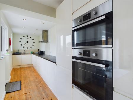 3 bedroom Terraced House to let in Pelwood Road, Camber, TN31