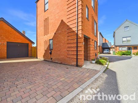 3 bedroom Detached house for sale in Oakwood Mews, Chilmington Lakes, Ashford, TN23