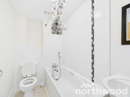 4 bedroom Town house to let in Adams Drive, South Willesborough, Ashford, TN24