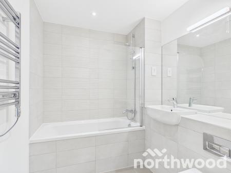 2 bedroom Flat to let in Cantia Place, Ashford, TN23