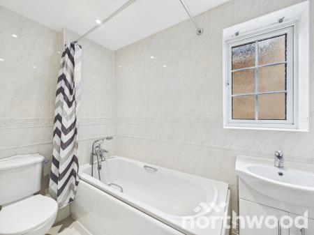 4 bedroom Detached house for sale in Sweetbay Crescent, Godinton Park, Ashford, TN23