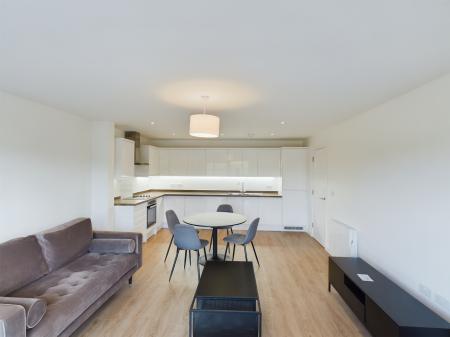2 bedroom Flat to let in Hampton Place, Ashford, TN23