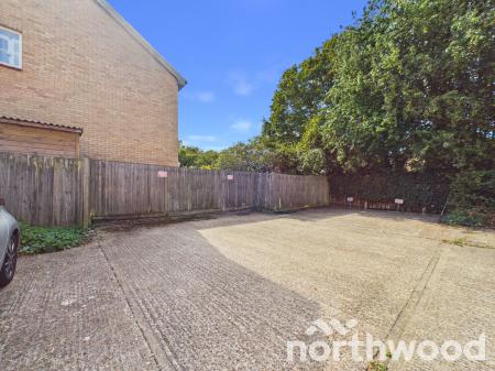 1 bedroom Ground floor maisonette for sale in Lakemead, Singleton, Ashford, TN23