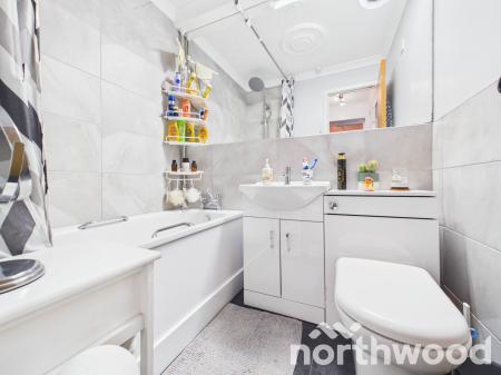 1 bedroom Ground floor maisonette for sale in Lakemead, Singleton, Ashford, TN23