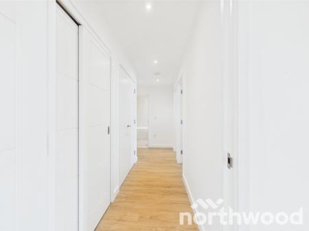 2 bedroom Flat to let in Hampton Place, Ashford, TN23