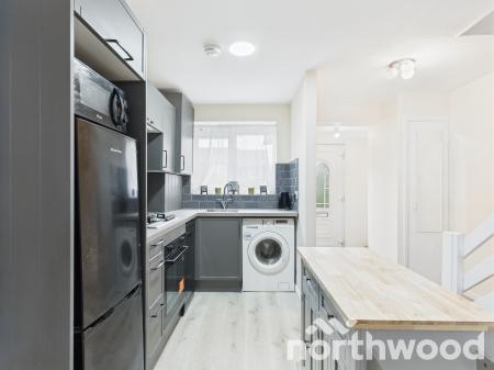 2 bedroom Terraced House for sale in Falcon Way, South Ashford, Ashford, TN23