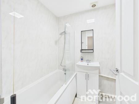 2 bedroom Terraced House for sale in Falcon Way, South Ashford, Ashford, TN23