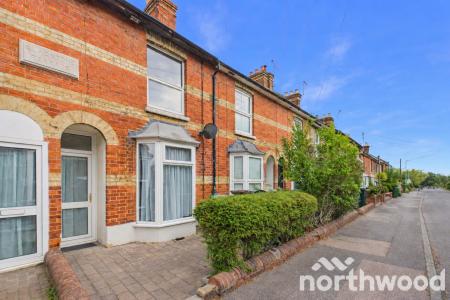 2 bedroom Terraced House for sale in Hardinge Road, Town Centre, Ashford, TN24