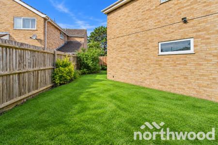2 bedroom Semi-detached house for sale in Brentwood, Ashford, TN23